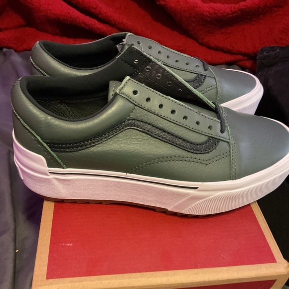 Vans - Picture 3 of 5